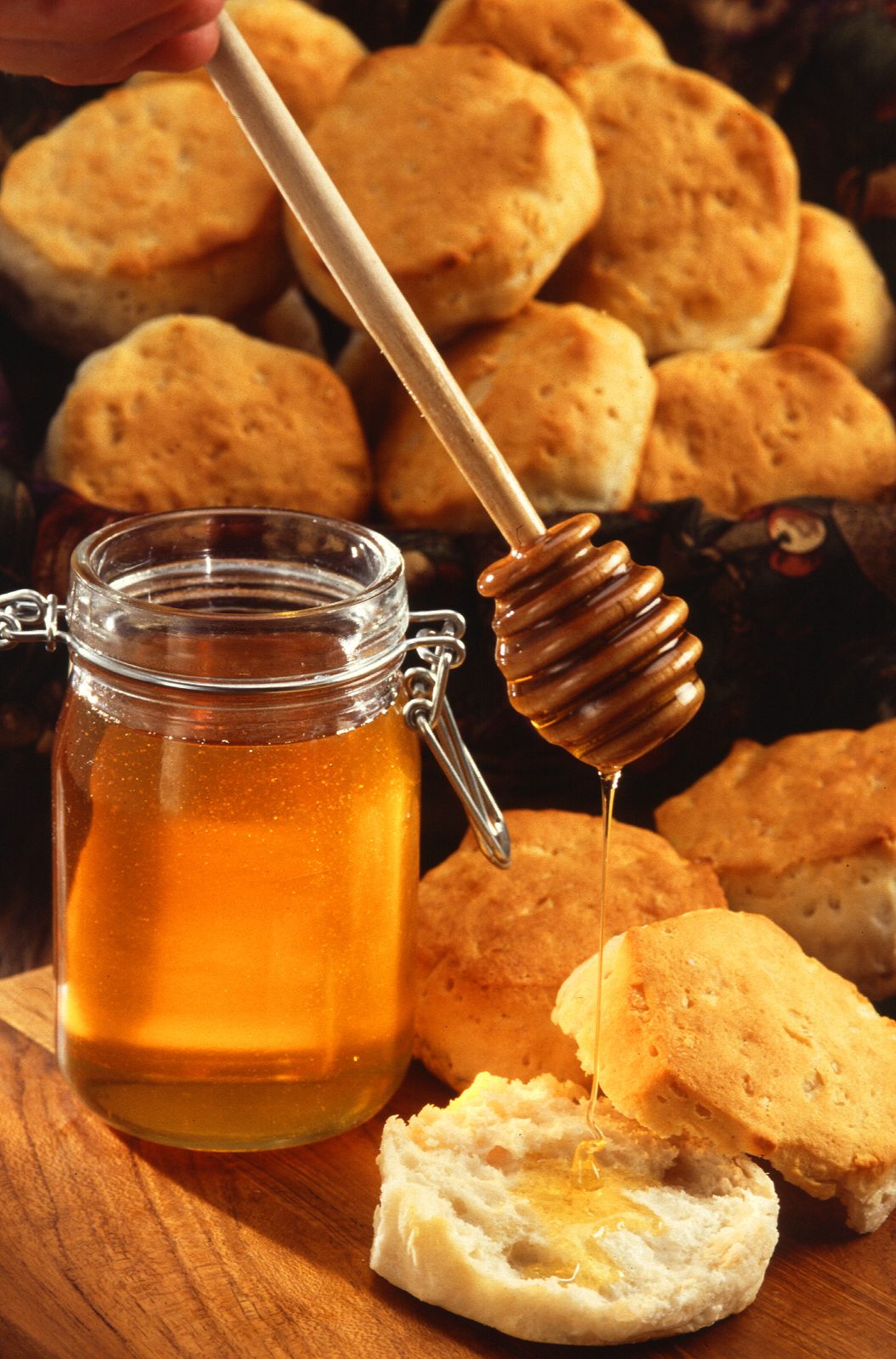 Manuka honey and sport: natural fuel from the morning spoonful to the finish line